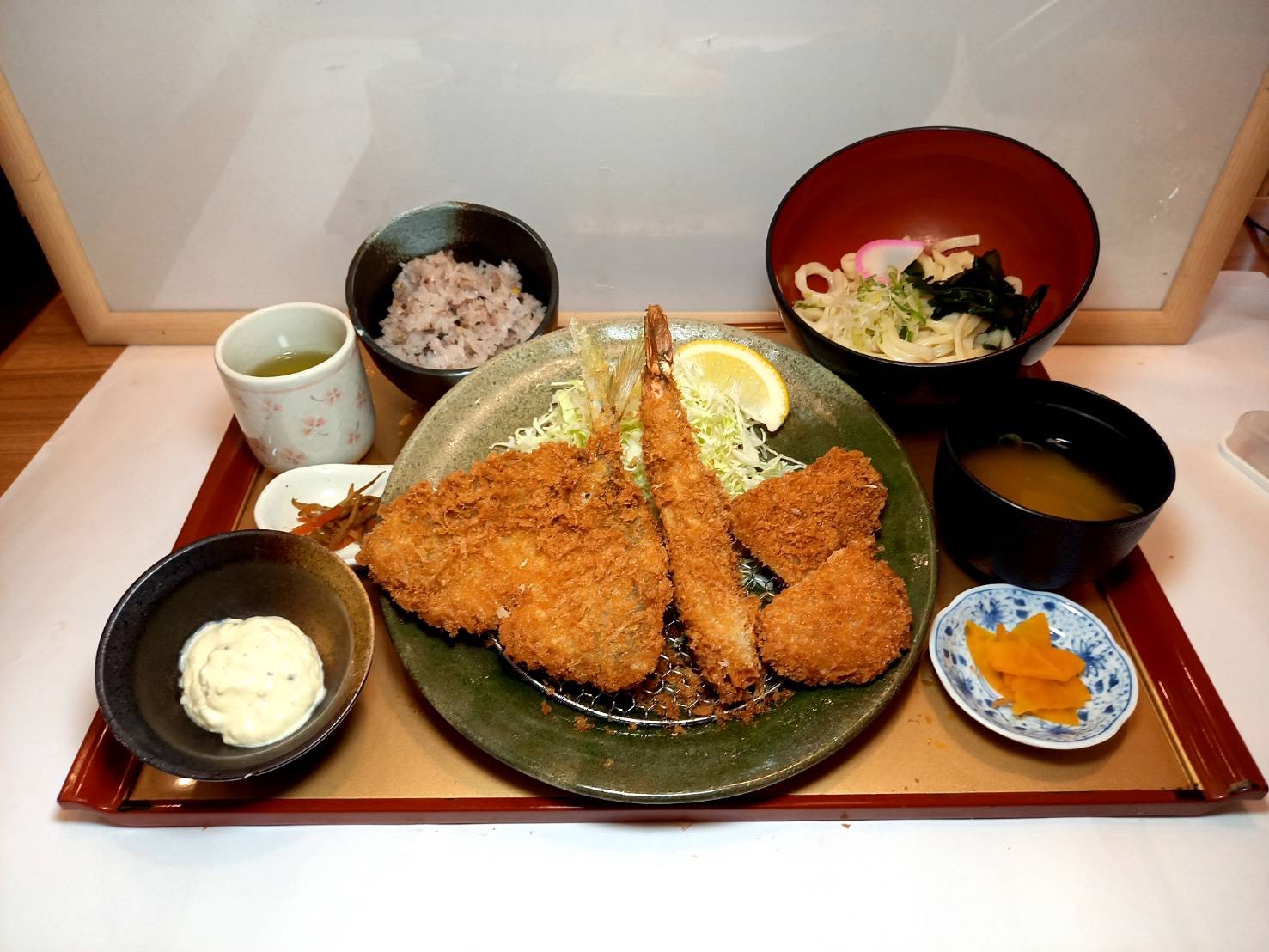 ミックスフライ定食