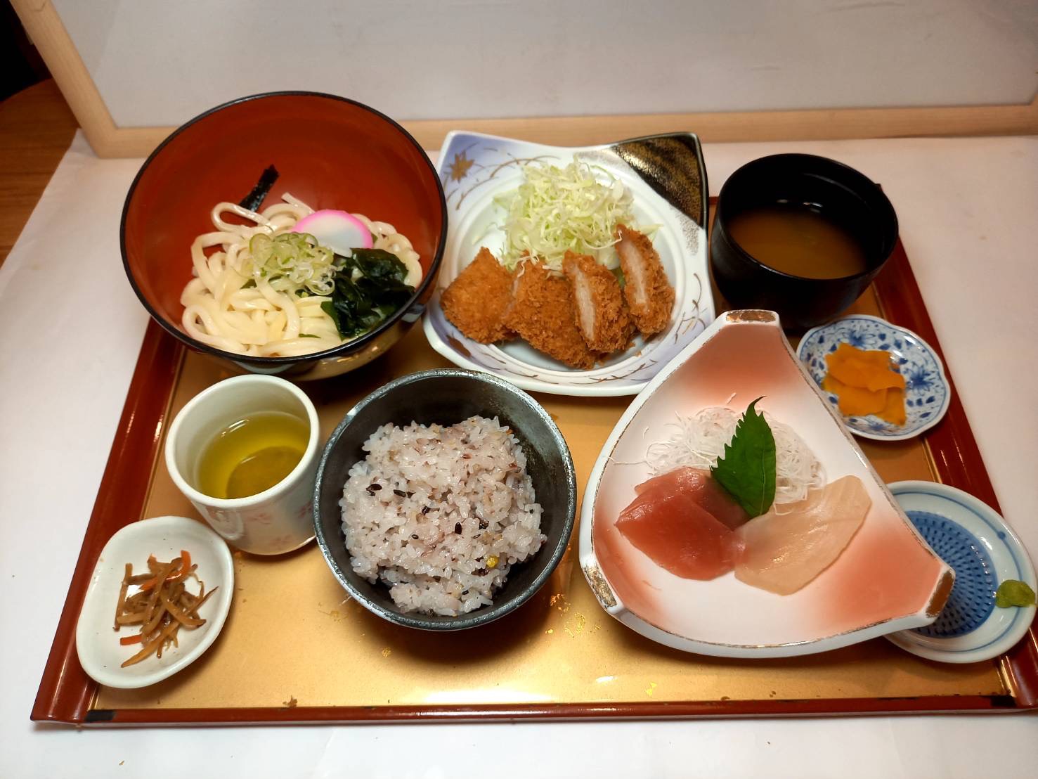 ヒレカツ＆さしみ御膳