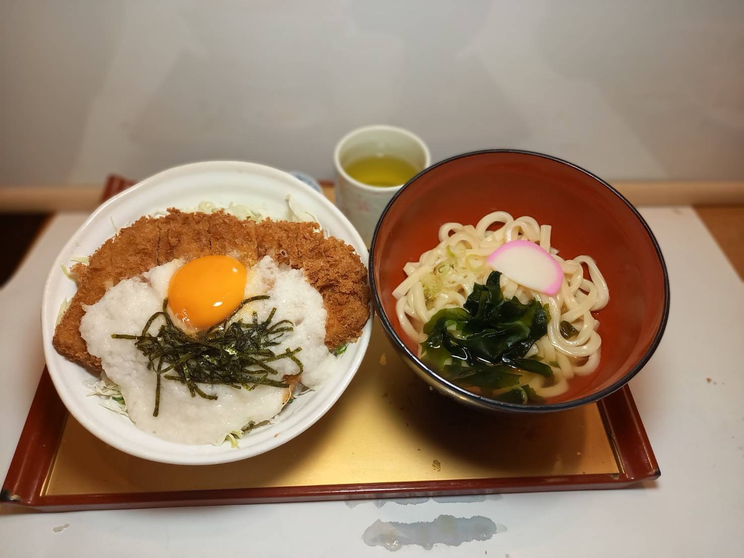 月見とろろタレかつ丼