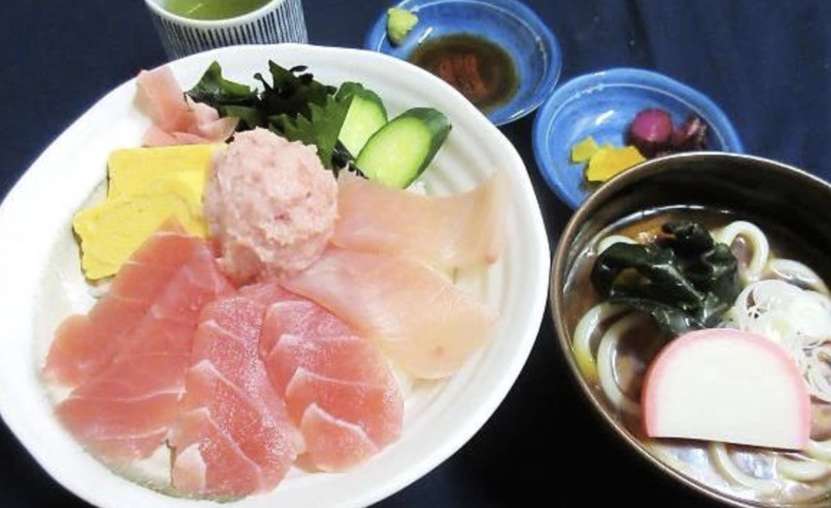 マグロづくし丼